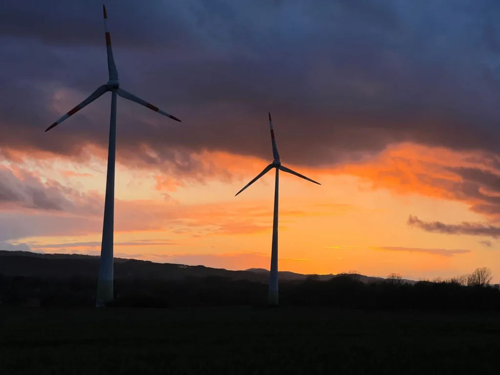 Aerogeneradores al atardecer
