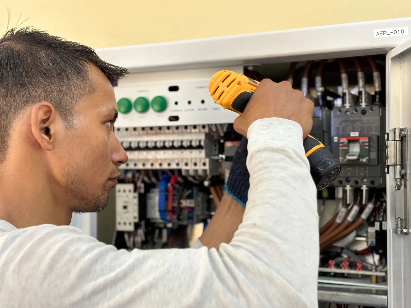 Contrata a un Especialista en Ahorro Energético