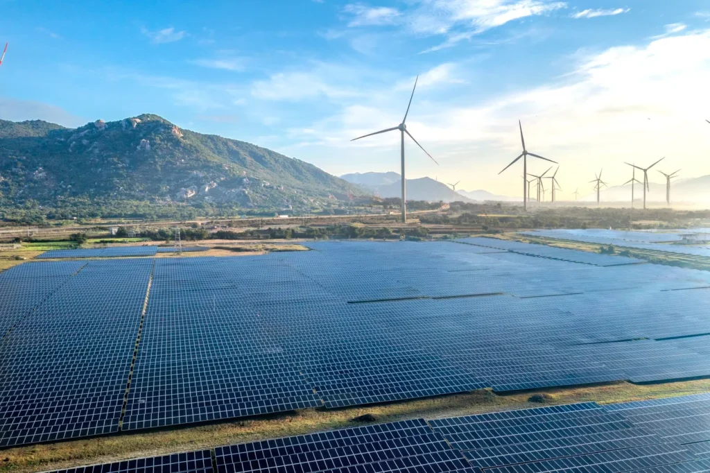 Paneles solares y aerogeneradores